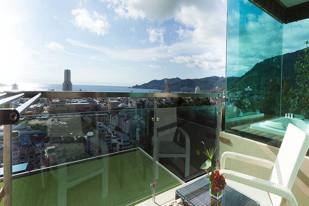 The Senses Suite with Private Jacuzzi- Free Minibar photo 2