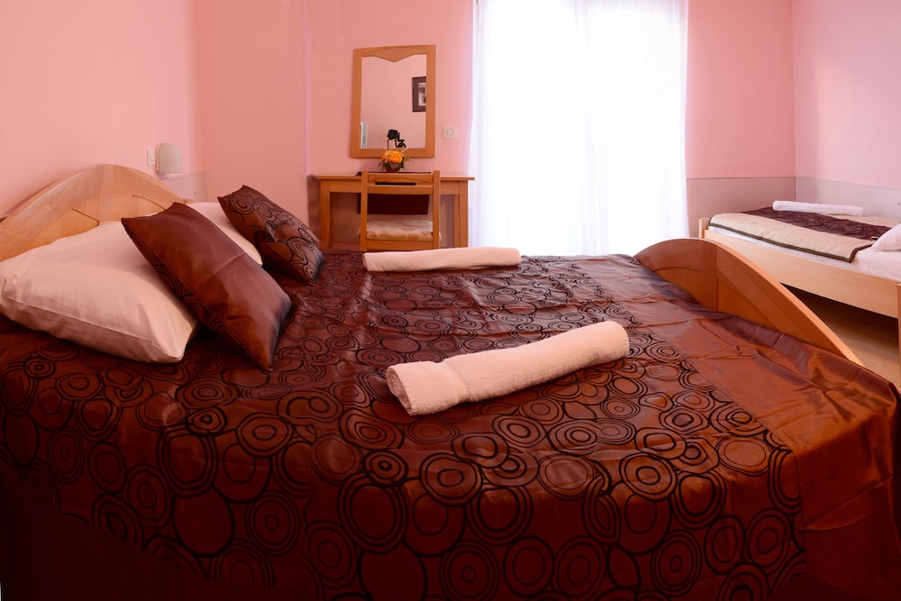 Triple Room, Park View photo 1