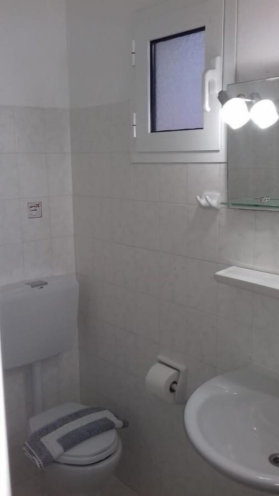 Standard Triple Room - Photo 9
