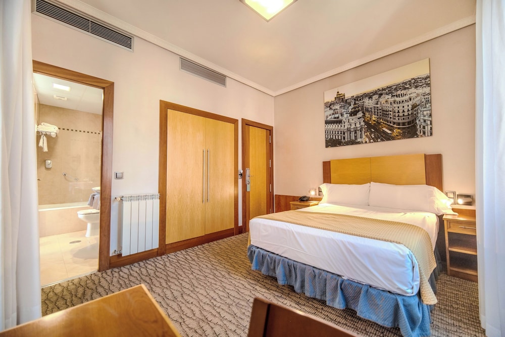 Standard Double Room - Photo 8