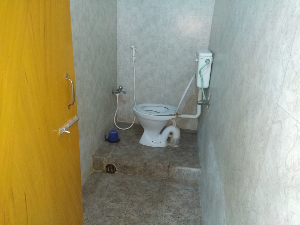 Triple Bedded Deluxe Non AC Room photo 2