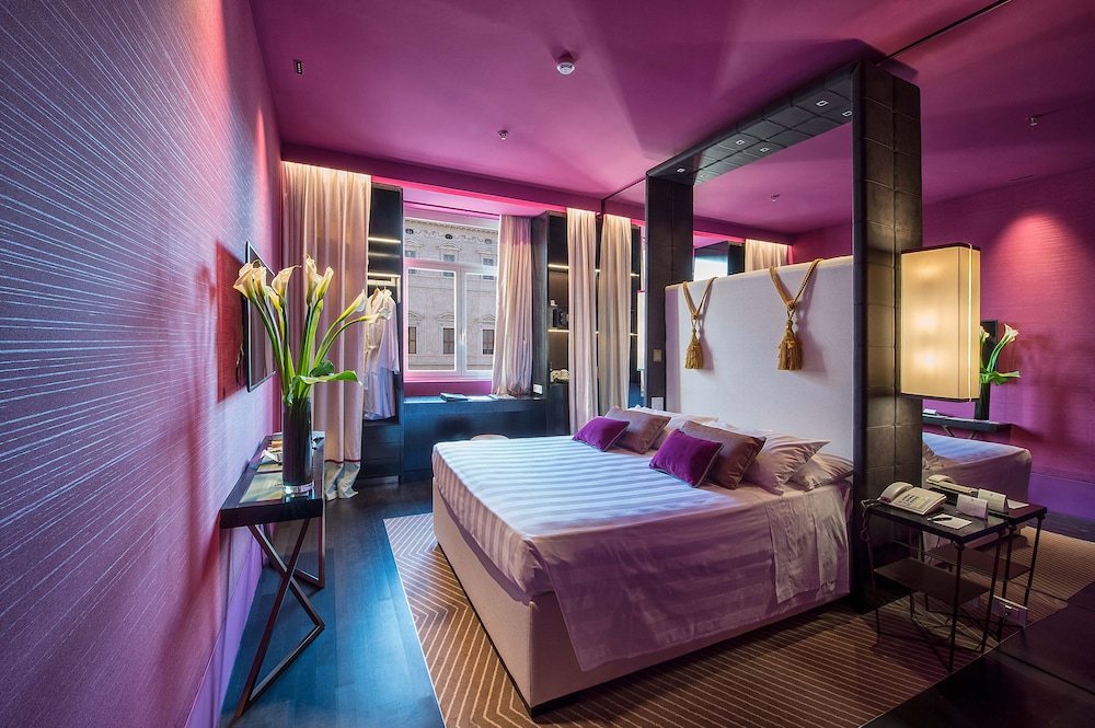 Deluxe Room, 2 Twin Beds, City View