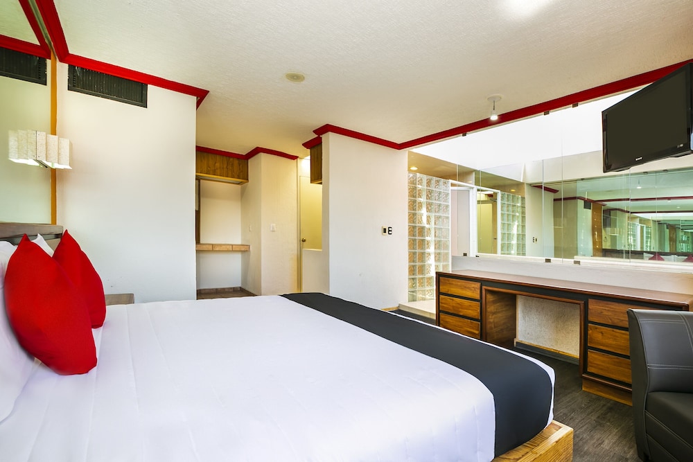 Deluxe Room - Photo 10