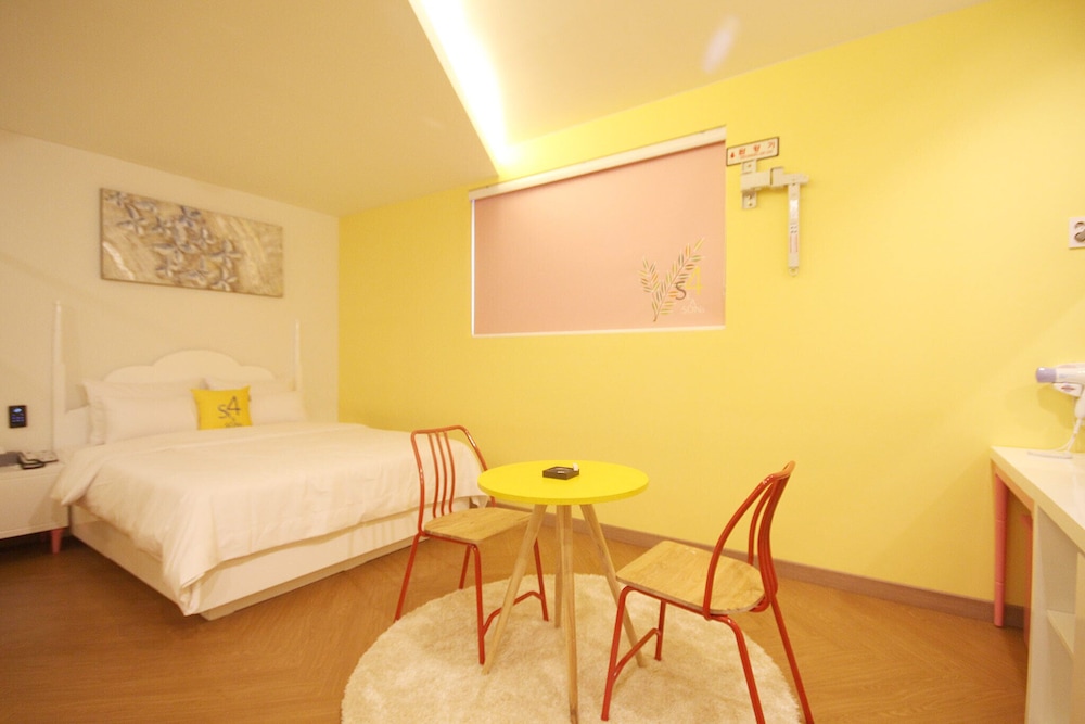 Deluxe Double Room, Non Smoking - Photo 12