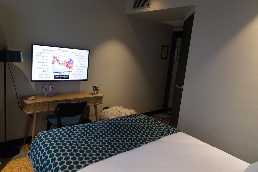 Basic Double Room, 1 Double Bed - Photo 2