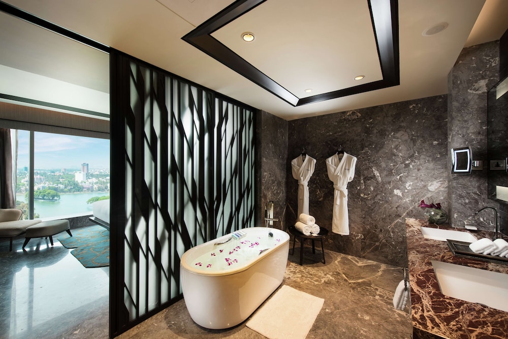 Executive Suite, 1 Bedroom, Non Smoking - with Executive Lounge Access photo 3