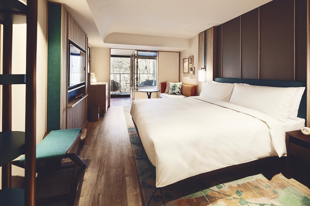 Standard Room, 1 King Bed, River View (with View Bath) - Photo 1