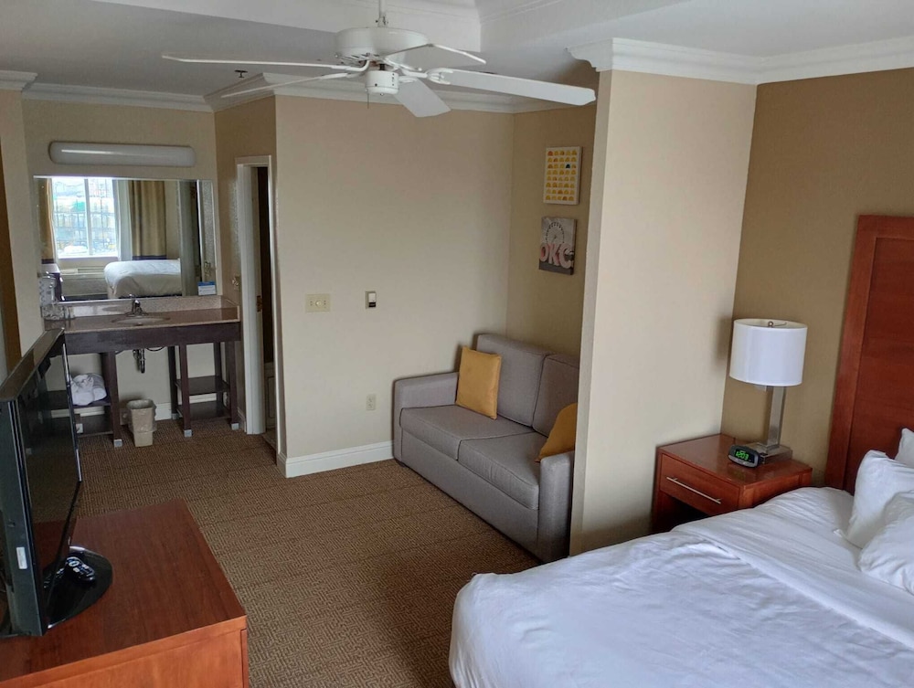 Deluxe Room - Photo 3