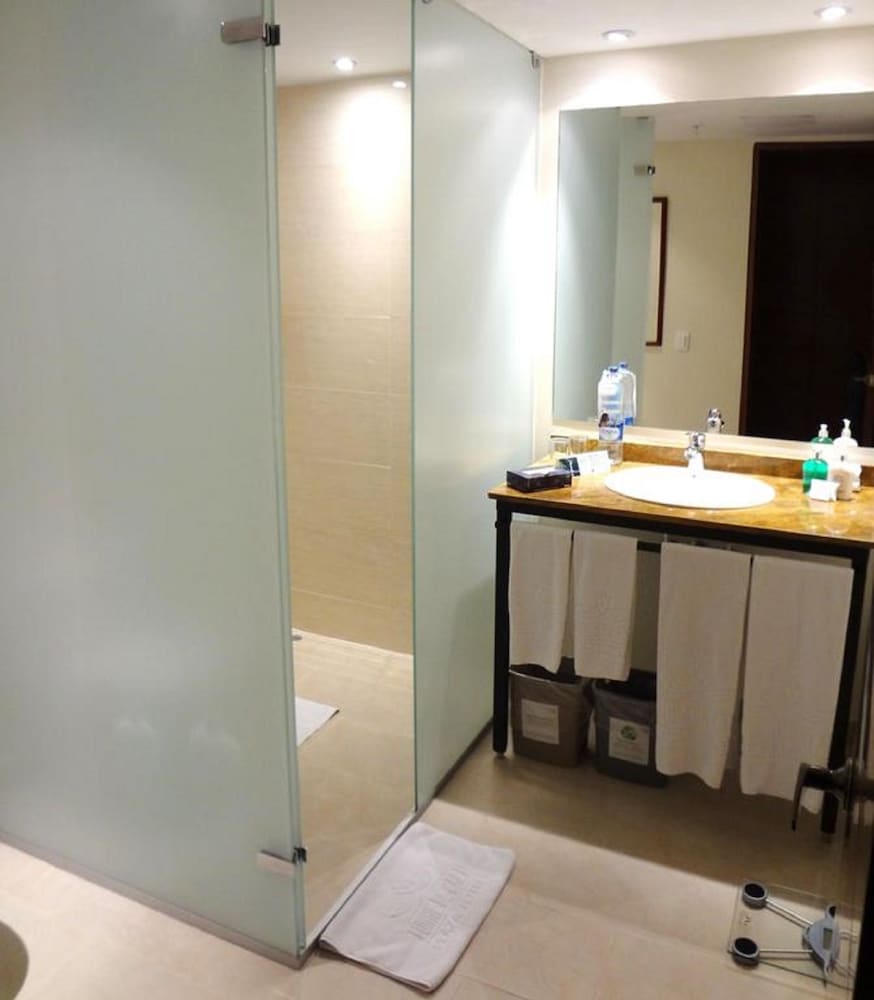Premier Room, 2 Double Beds - Photo 3