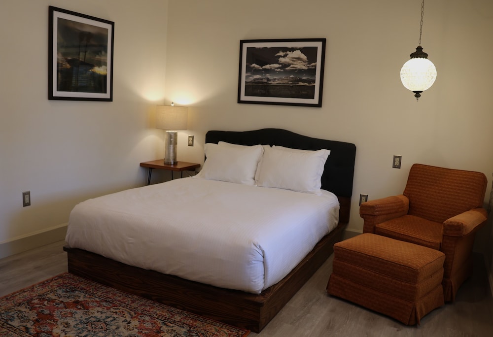 Deluxe Room, 1 Queen Bed