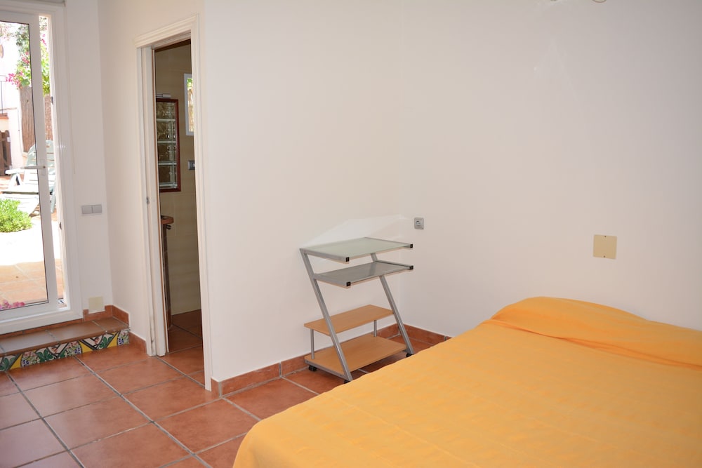 Casa familiar, 3 habitaciones, patio