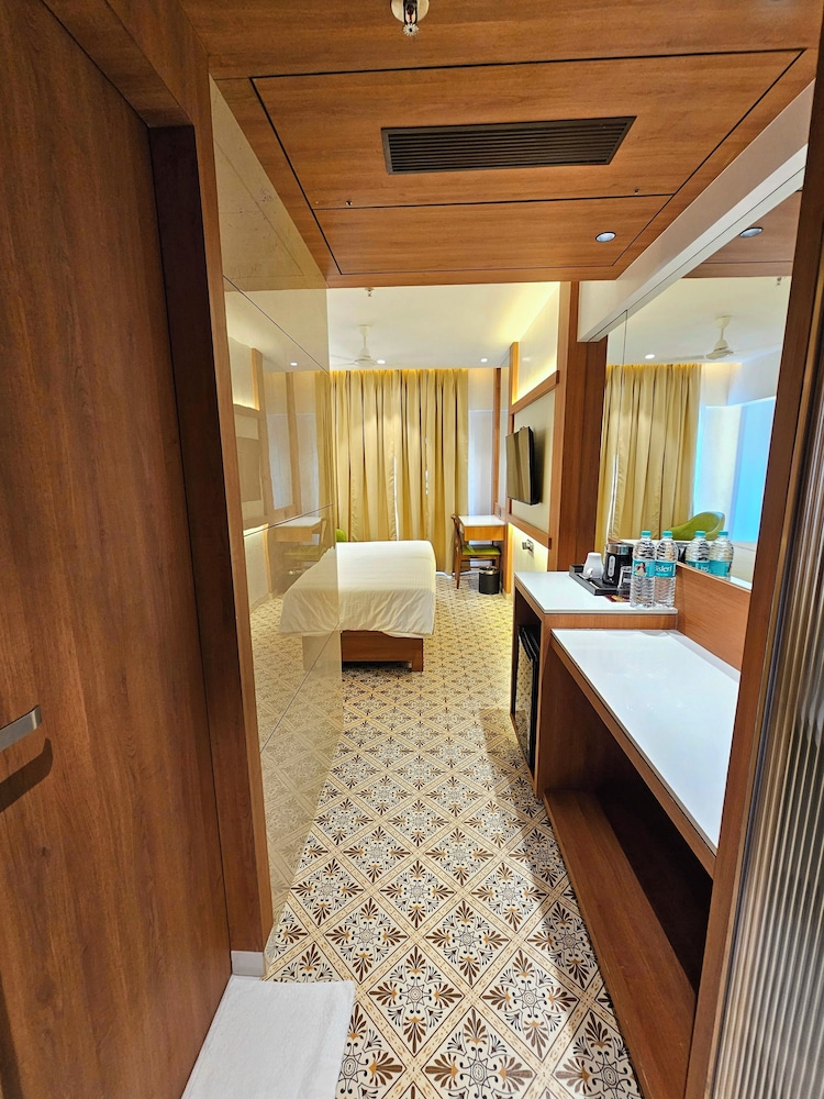 Deluxe Double or Twin Room, City View photo 2