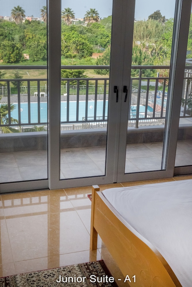 Luxury Suite, 3 Bedrooms, Pool View (4 adults + 2 children) photo 3
