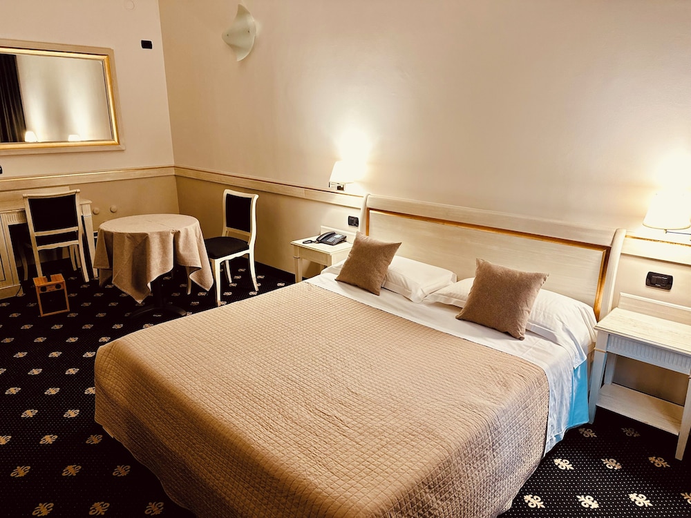 Classic Room - Photo 5