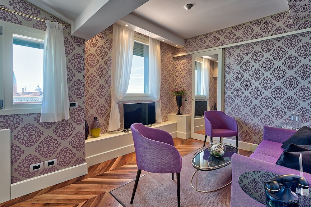 Signature Suite, Lagoon View (Jules Verne)