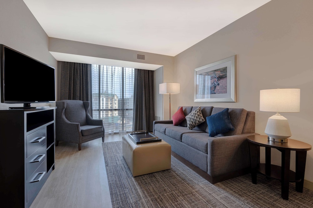 Suite, 2 Queen Beds, Accessible (Roll-in Shower)