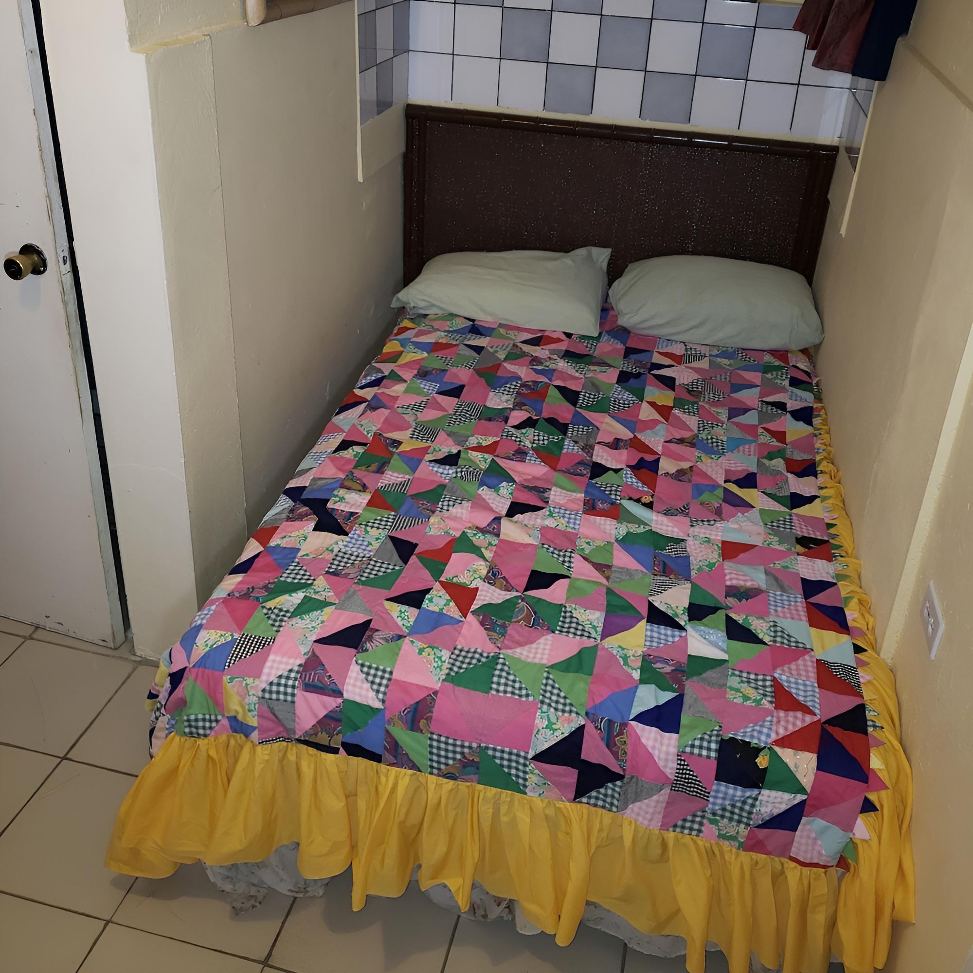 Basic Room, 1 Queen Bed