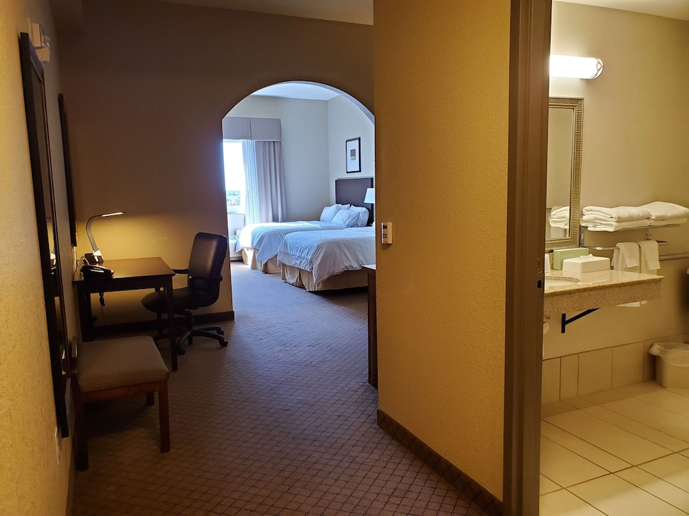 Suite, 2 Queen Beds, Accessible (Communications, Accessible Tub) photo 2