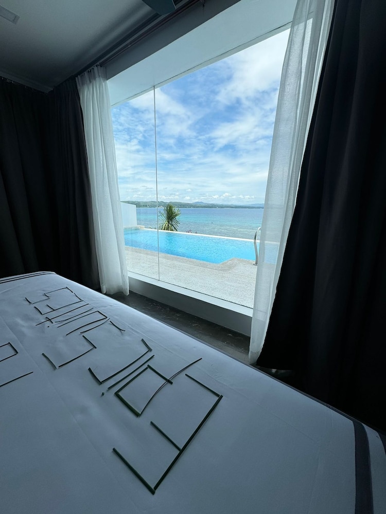 Executive Suite - Photo 23