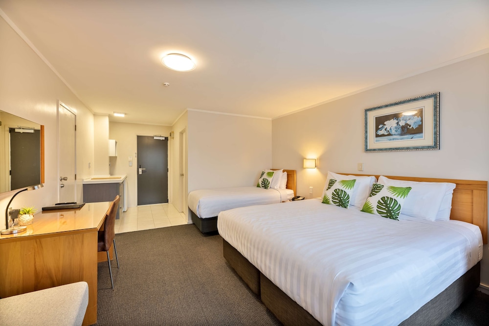 Executive Room, Multiple Beds, Non Smoking, Microwave - Photo 3