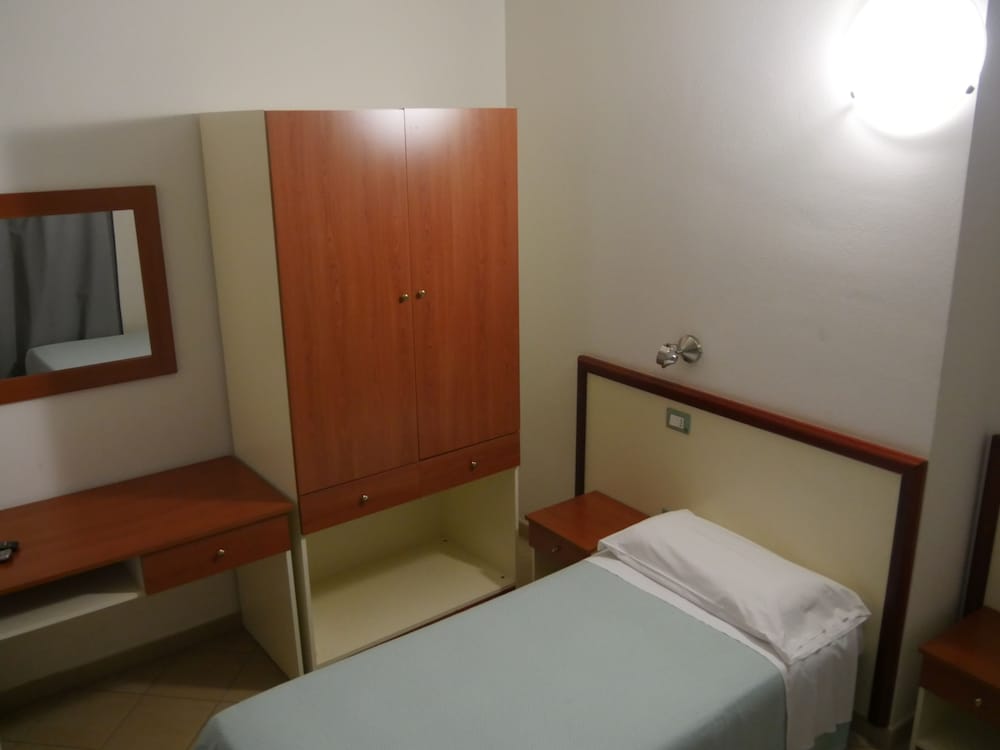 Triple Room, 3 Twin Beds photo 2