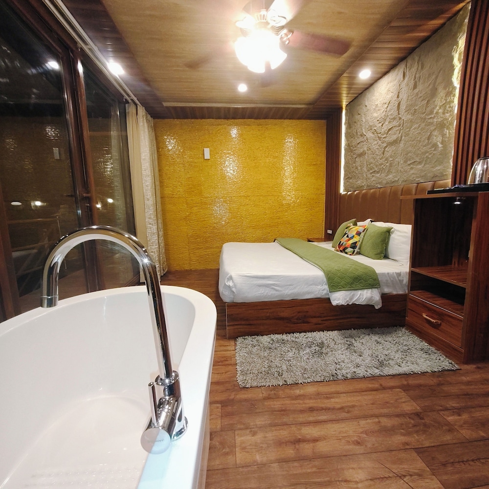 Deluxe Twin Room - Photo 18