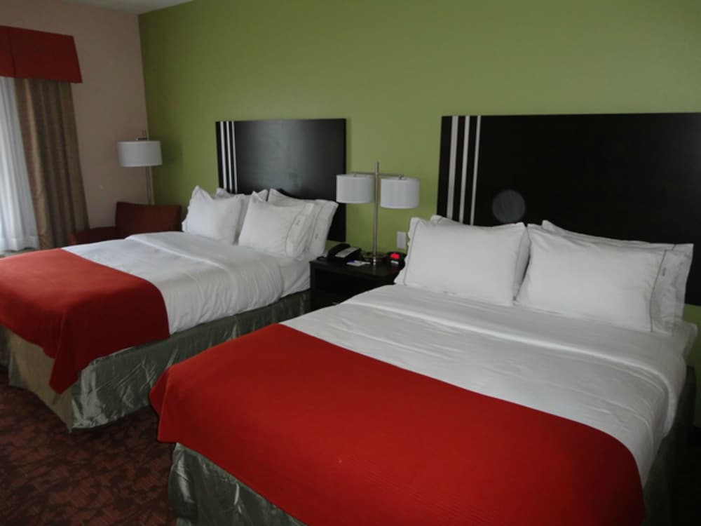 Suite, 2 Queen Beds, Accessible (Communications)