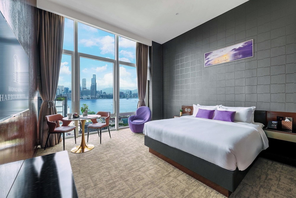 Executive Harbour Room