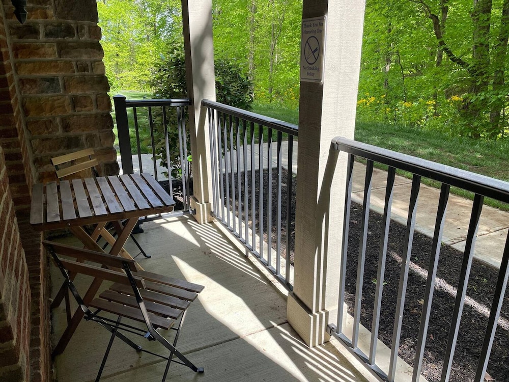 Polaris King Flat Pet-friendly Nature Views, Billede 4
