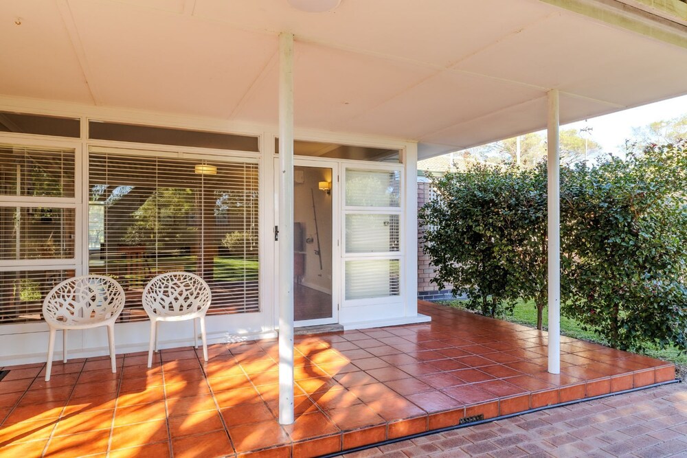 Two-Bedroom House, Sleeps 4, 1 Queen and 2 Single Beds photo 3