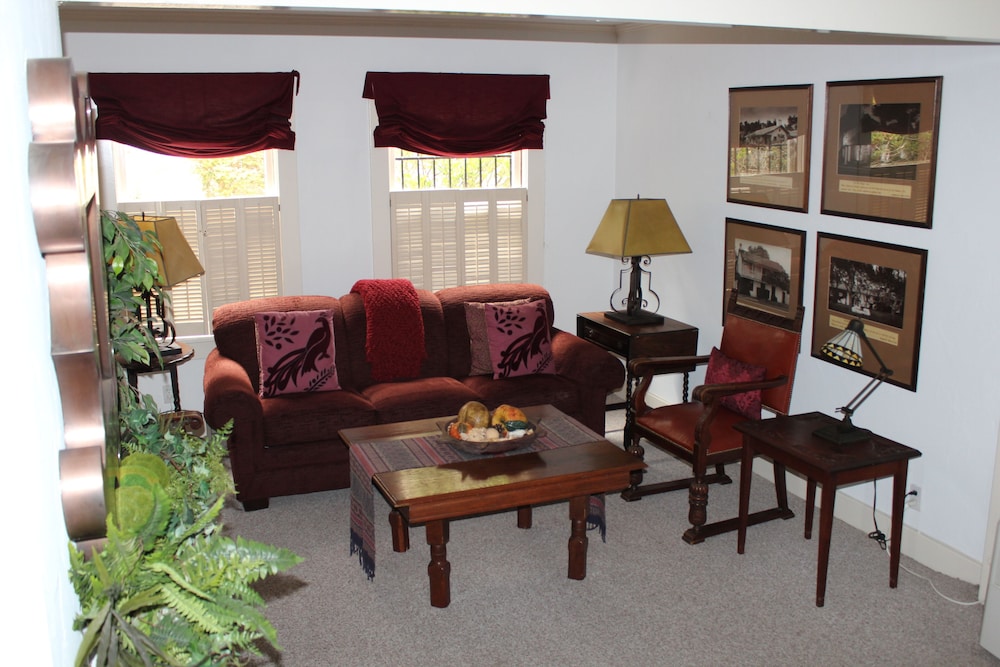 Premium Suite - Photo 1
