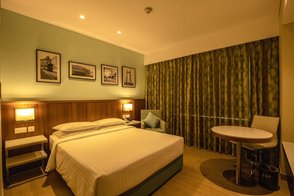 Deluxe Room, 1 Queen Bed, City View - Photo 2