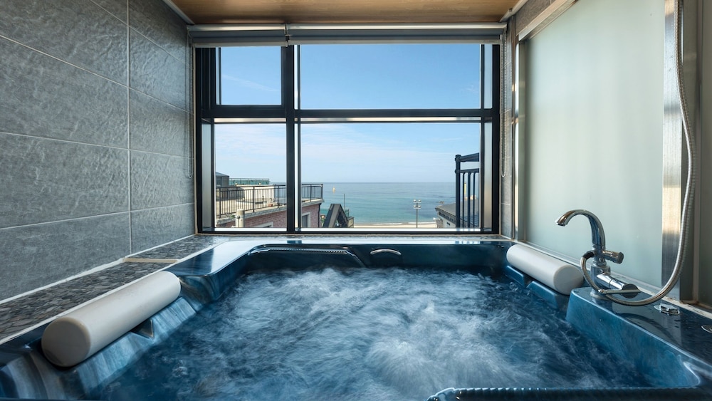 Basic Room, 1 Bedroom (Room 303 (Ocean View/Spa/BBQ))