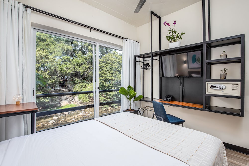 Deluxe Room - Photo 2