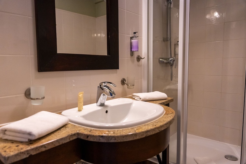 Standard Double or Twin Room - Photo 34