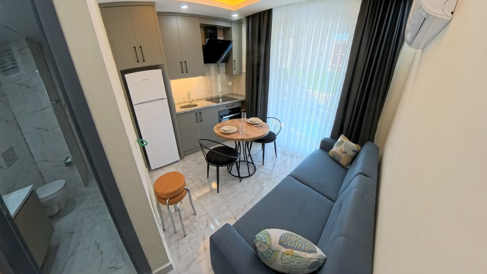 Junior Apartment, Kitchenette, Poolside