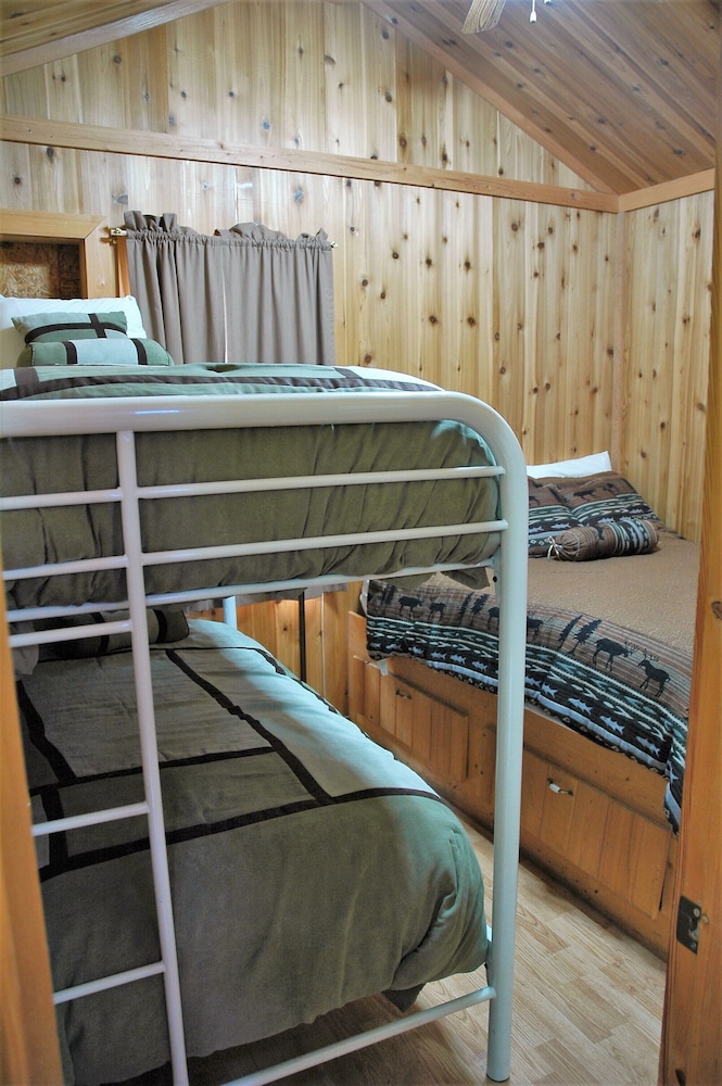 Cedar Chalet photo 2