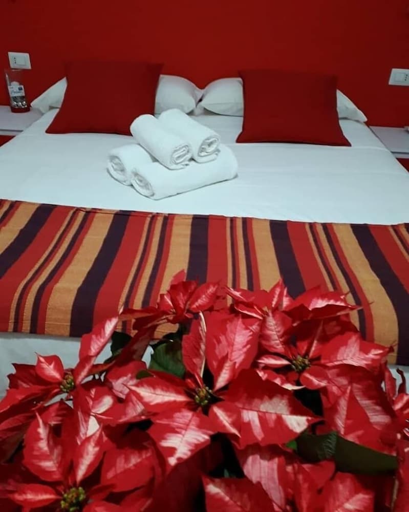 Double Room, Private Bathroom (Rossa)