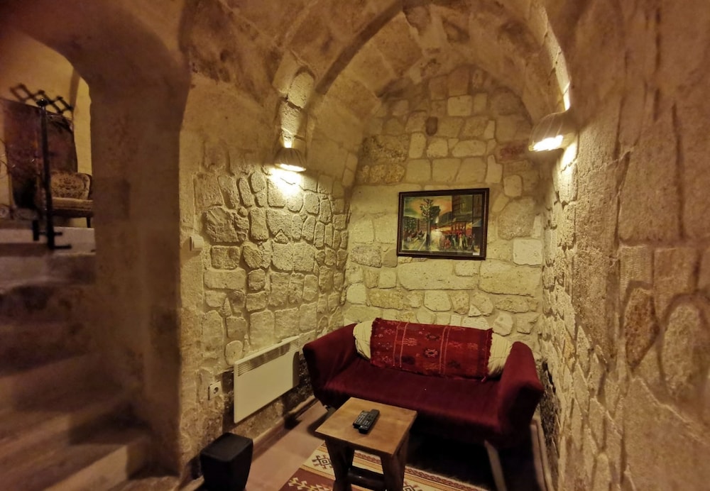 Deluxe Suite - Photo 7