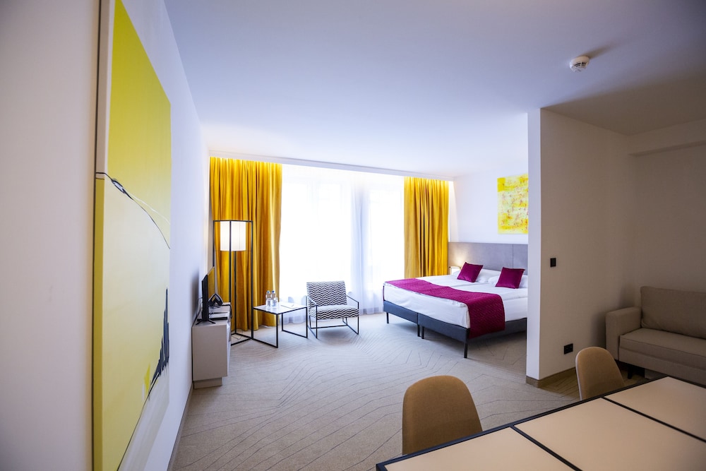 Junior Suite, 1 Bedroom - Photo 1