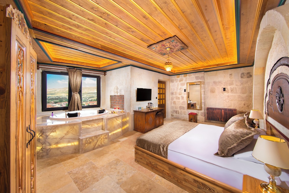 Honeymoon Room, Terrace, City View - Photo 13