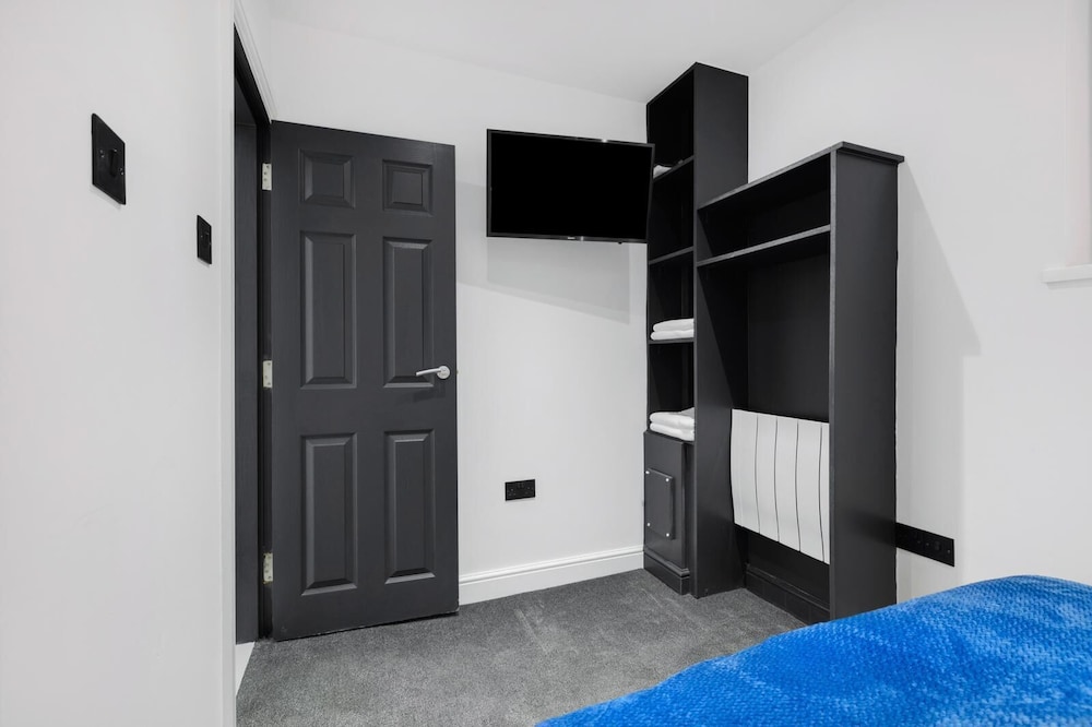 Luxury Apartment, Private Bathroom - Photo 4