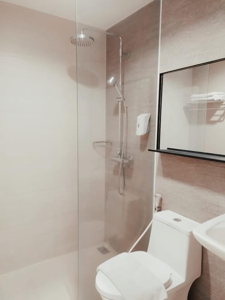 Deluxe Room Only photo 3