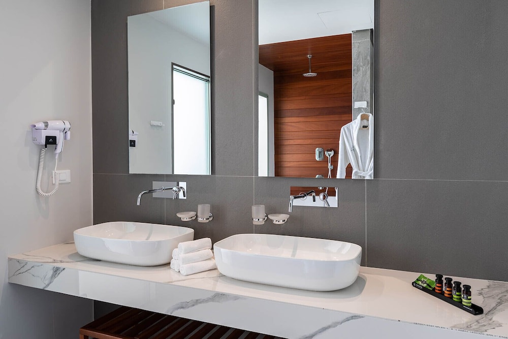 Junior Suite, Balcony, Sea View - Photo 9