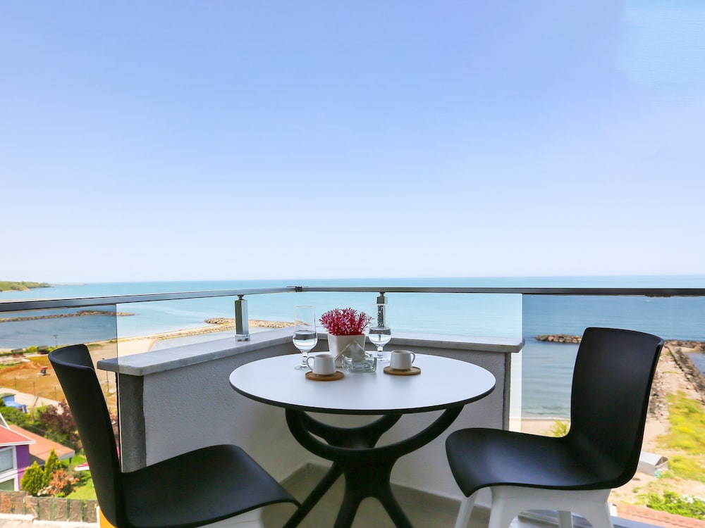 Apartment, 2 Bedrooms, Sea View - Photo 2