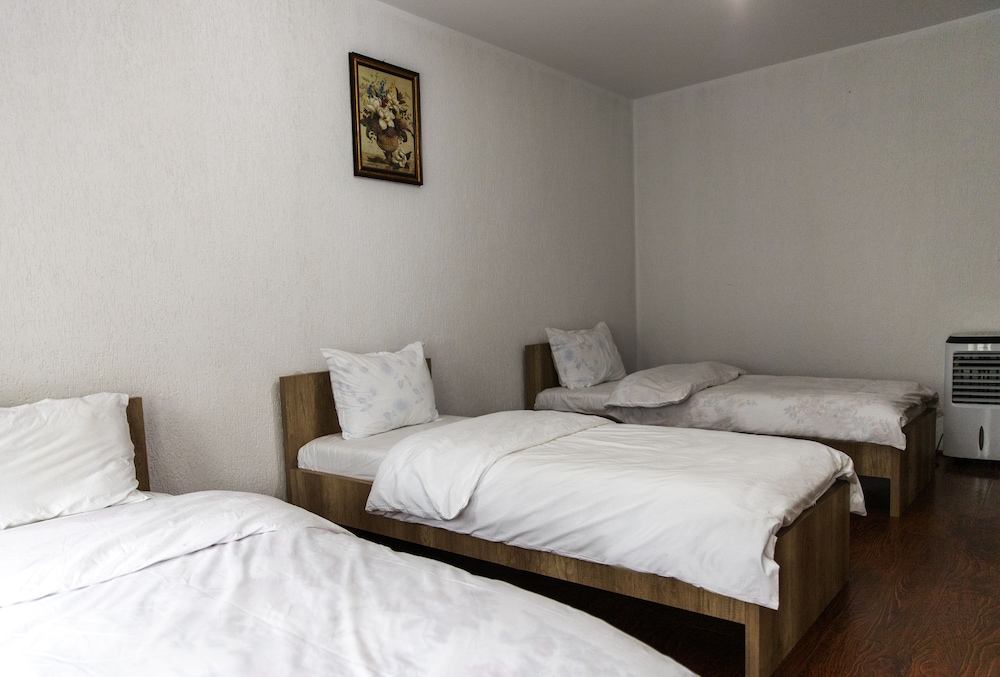 Basic Triple Room photo 2