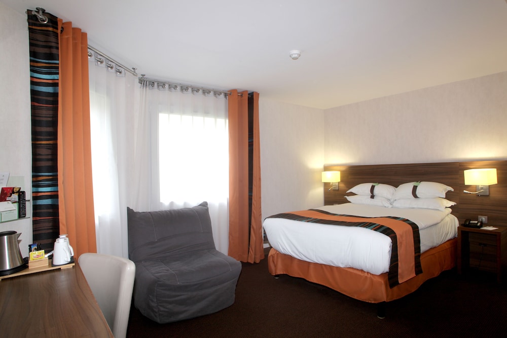 Suite, Multiple Beds thumbnail 5
