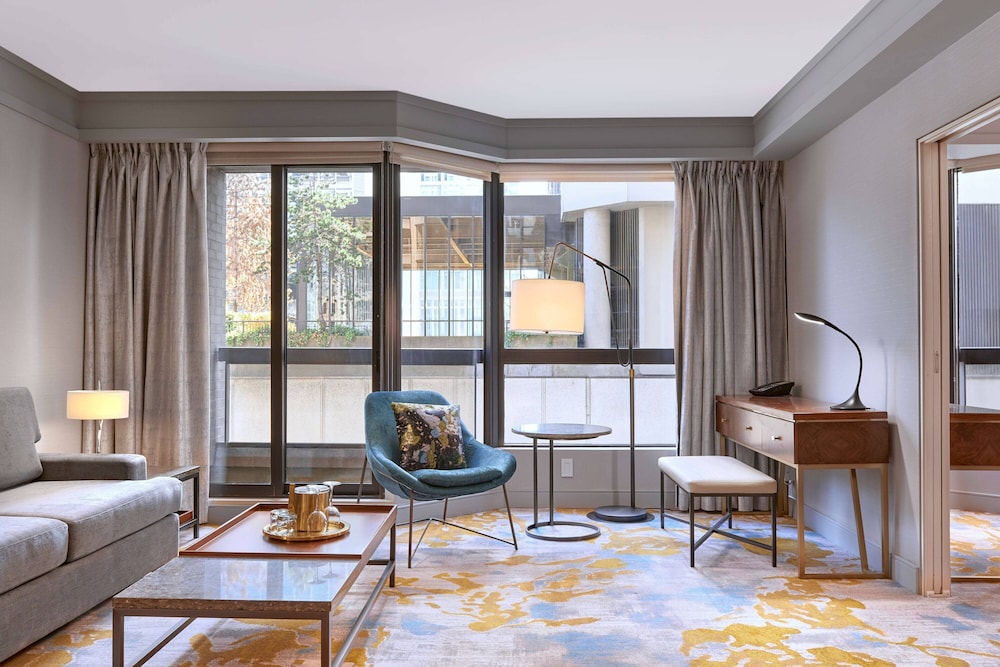 Suite, 1 Bedroom, Balcony, City View