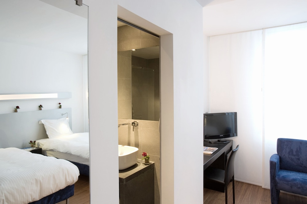 Classic Double Room, 1 Queen Bed - Photo 2
