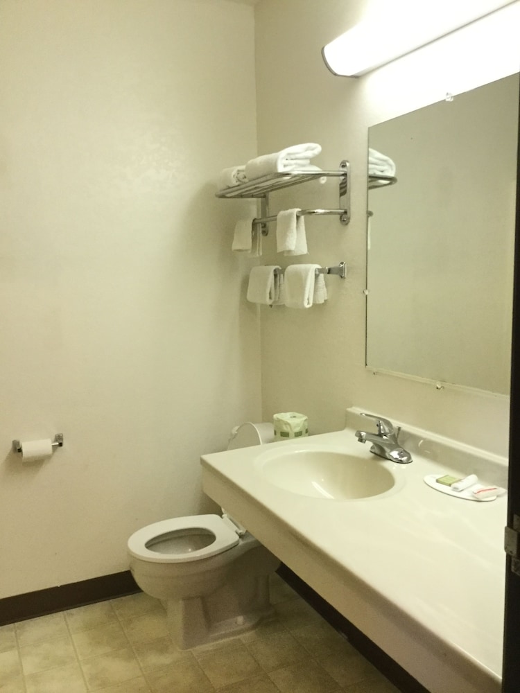 Room, 1 King Bed, Non Smoking - Photo 5